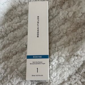 Rodan + Fields Redefine Daily Clay Cleanser - White and Blue